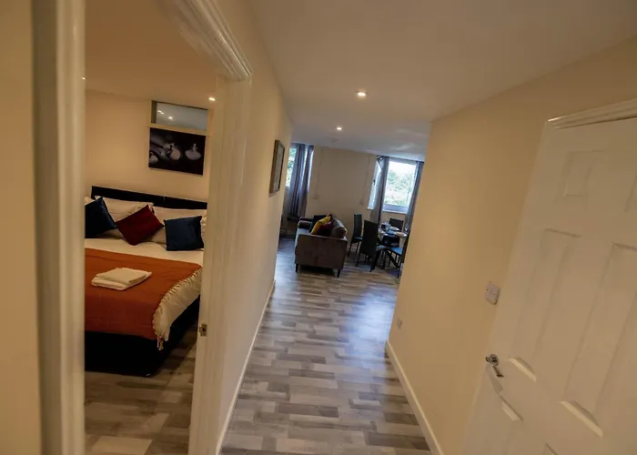 3Bed Apt -City-8Guests-Freeparking-Fastwifi