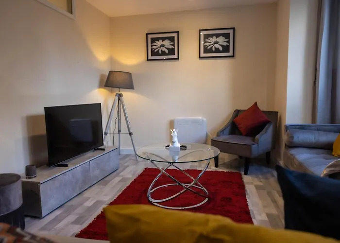 3Bed Apt -City-8Guests-Freeparking-Fastwifi